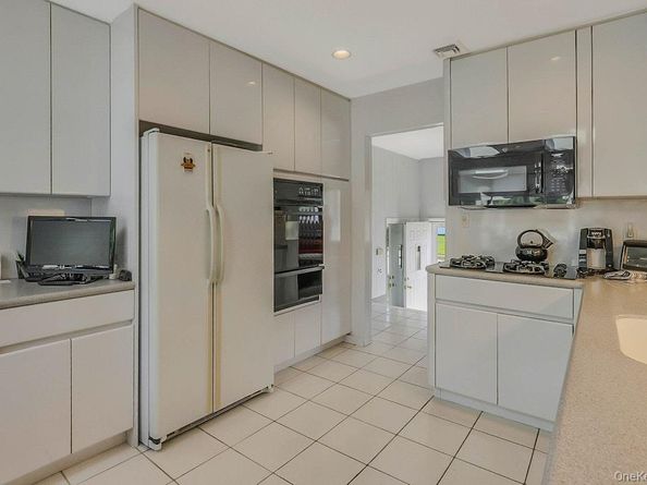 20 Steuben Drive, Jericho NY 11753