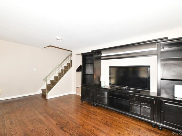 28 Charles Street, Port Washington NY 11050
