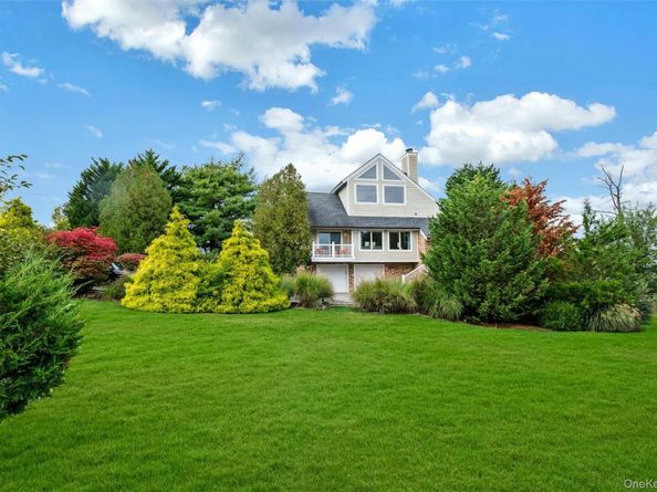 33 Old Canoe Place Road, Hampton Bays NY 11946