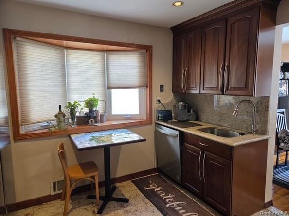 1550 Waters Edge Drive, Bayside NY 11360