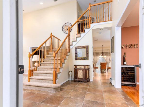 3 Sweetgum Lane, Miller Place NY 11764