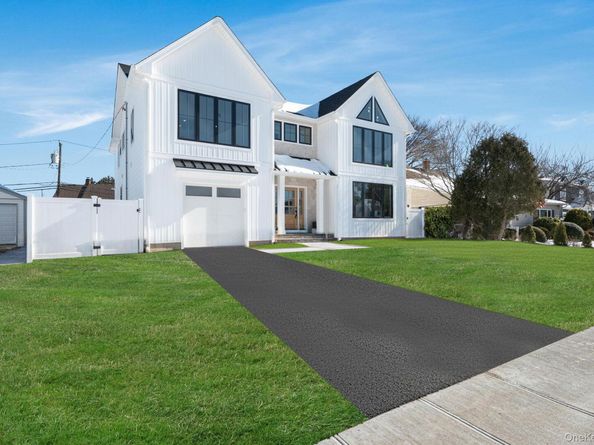 35 Cotton Lane, Levittown NY 11756