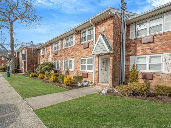 100 Connetquot Avenue 7, East Islip NY 11730