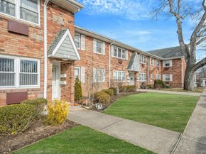 100 Connetquot Avenue 7, East Islip NY 11730