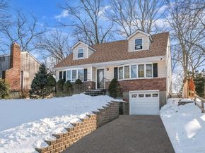 21 Valleywood Drive, Huntington Station NY 11746