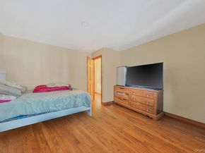 21 Valleywood Drive, Huntington Station NY 11746
