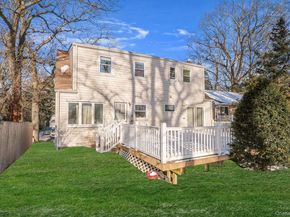 21 Valleywood Drive, Huntington Station NY 11746