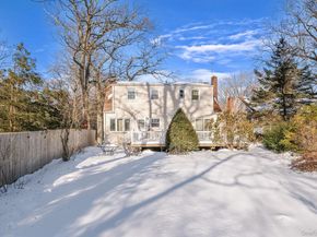 21 Valleywood Drive, Huntington Station NY 11746