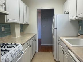 855 E Broadway 3F, Long Beach NY 11561