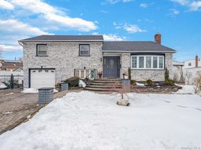 1083 Northgate Court, Uniondale NY 11553