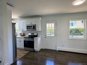 15 Gardiners Road, Sound Beach NY 11789