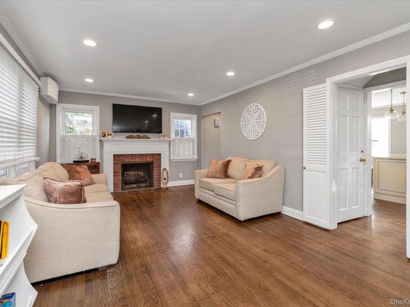 7 Rutgers Place, Merrick NY 11566