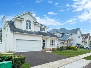 120 Cranberry Court, Melville NY 11747