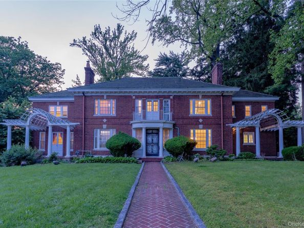 26 Overlook Circle, New Rochelle NY 10804