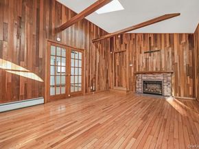 356 Oakleigh Avenue 17, Baiting Hollow NY 11933