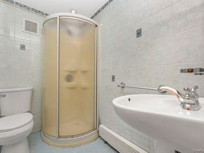 356 Oakleigh Avenue 17, Baiting Hollow NY 11933