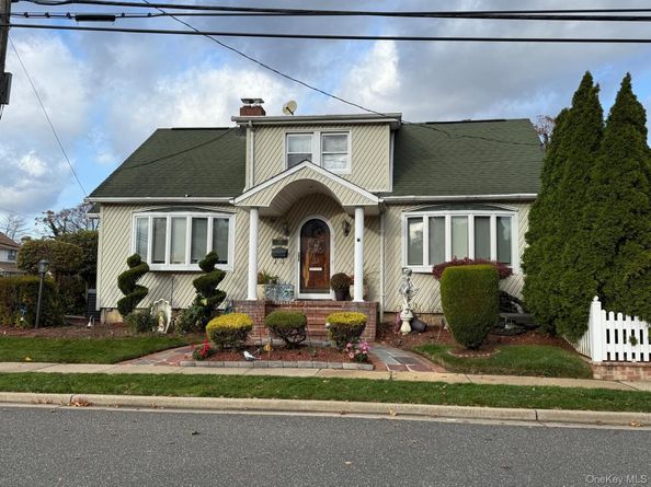 183 N Cottage Street, North Valley Stream NY 11580