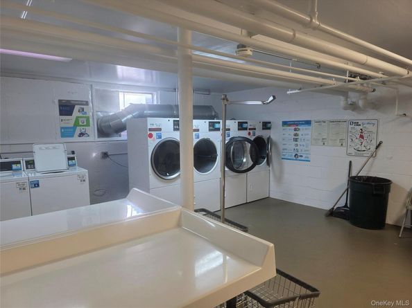 60 Jervis Avenue 60, Farmingdale NY 11735