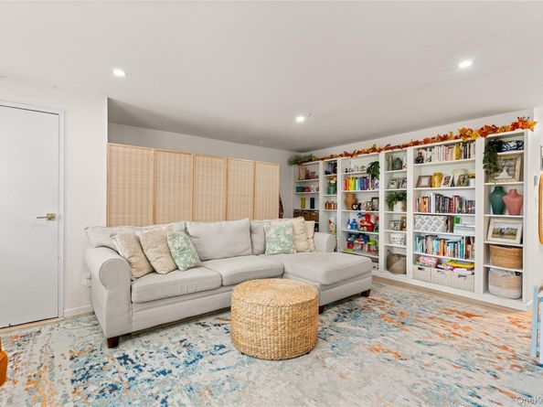 60 Jervis Avenue 60, Farmingdale NY 11735