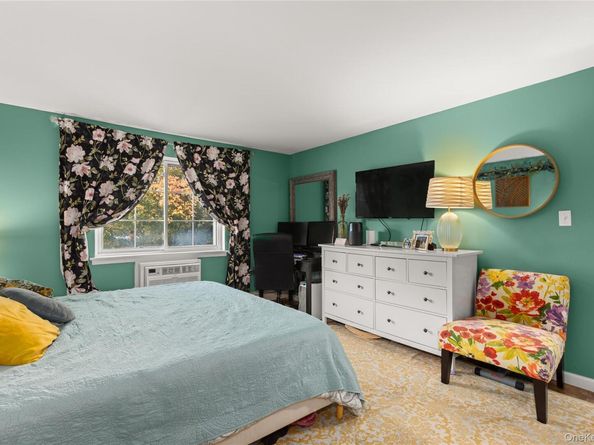 60 Jervis Avenue 60, Farmingdale NY 11735