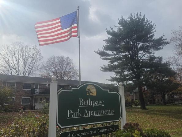 60 Jervis Avenue 60, Farmingdale NY 11735