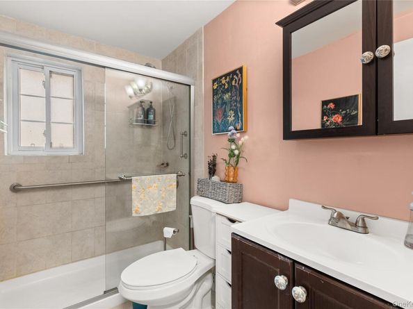 60 Jervis Avenue 60, Farmingdale NY 11735