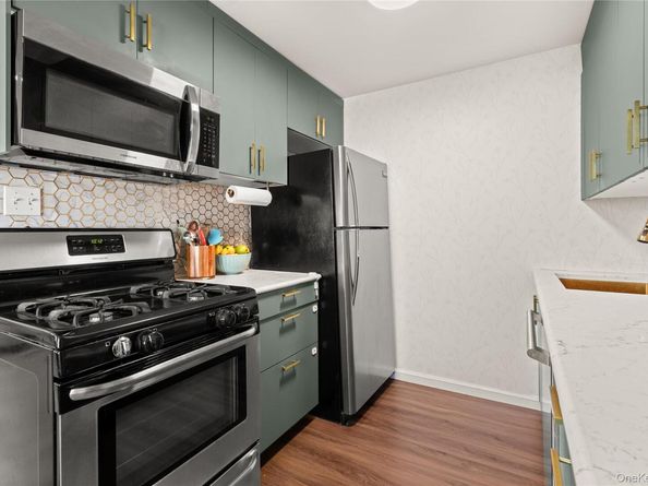 60 Jervis Avenue 60, Farmingdale NY 11735