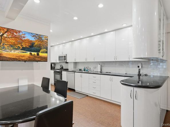 30 Stoner Avenue 1S, Great Neck NY 11021