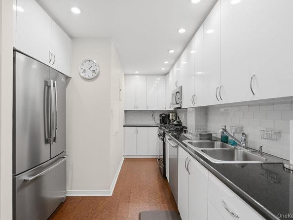 30 Stoner Avenue 1S, Great Neck NY 11021