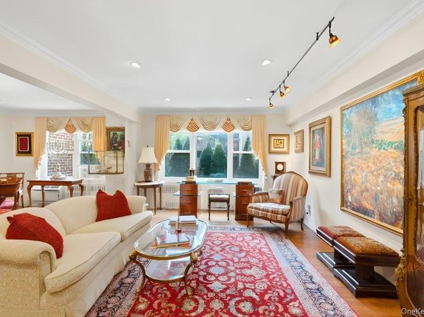 30 Stoner Avenue 1S, Great Neck NY 11021