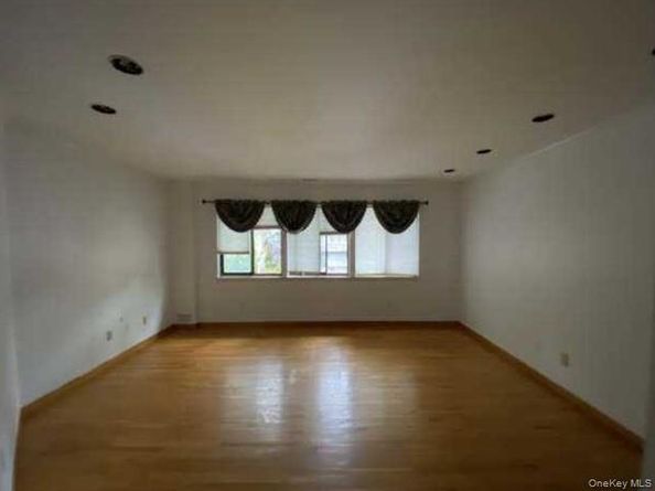 41 E View Court, Jericho NY 11753