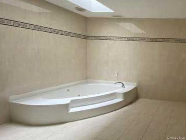 41 E View Court, Jericho NY 11753