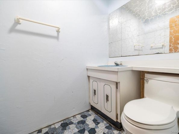 184 Dallas Street, Lindenhurst NY 11757