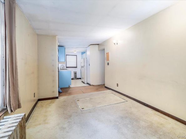 184 Dallas Street, Lindenhurst NY 11757