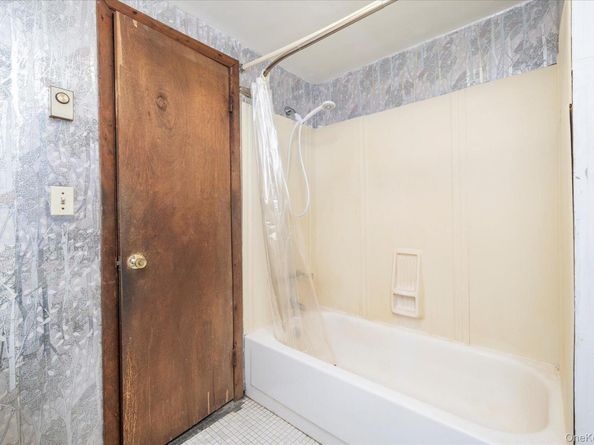 184 Dallas Street, Lindenhurst NY 11757