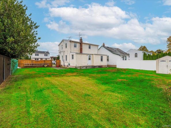 184 Dallas Street, Lindenhurst NY 11757