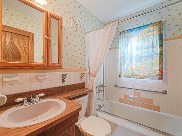 15 Berkshire Road, Merrick NY 11566