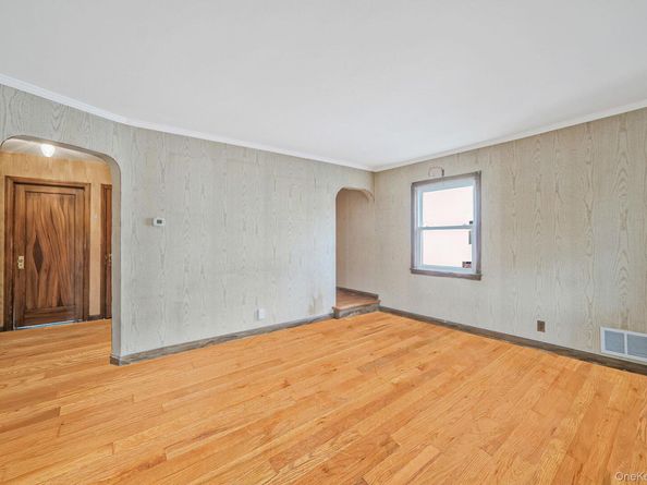 15 Berkshire Road, Merrick NY 11566