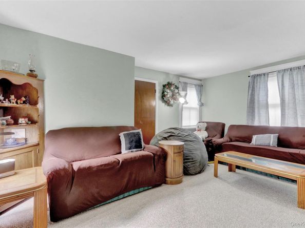 60 Lincoln Avenue, Sayville NY 11782