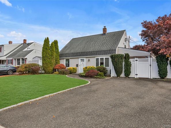 59 Gun Lane, Levittown NY 11756