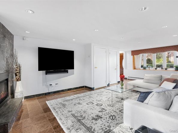 38 Lake Drive, Manhasset Hills NY 11040