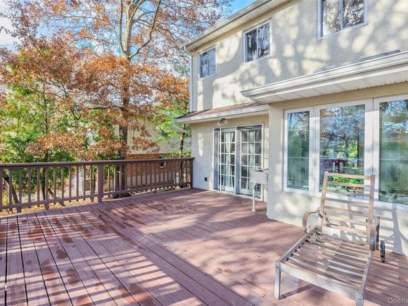 38 Lake Drive, Manhasset Hills NY 11040