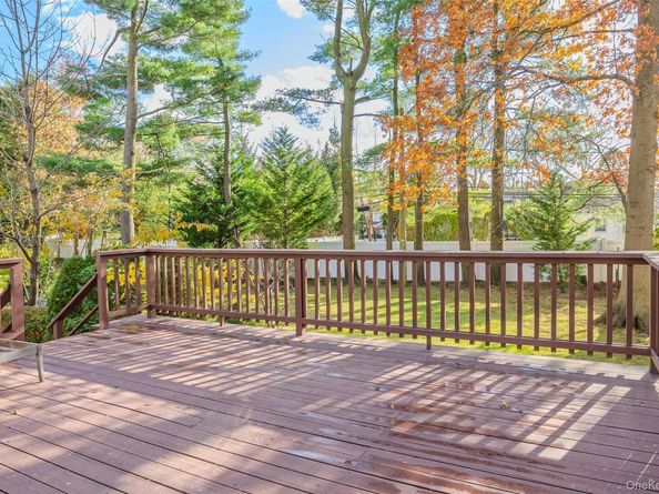 38 Lake Drive, Manhasset Hills NY 11040