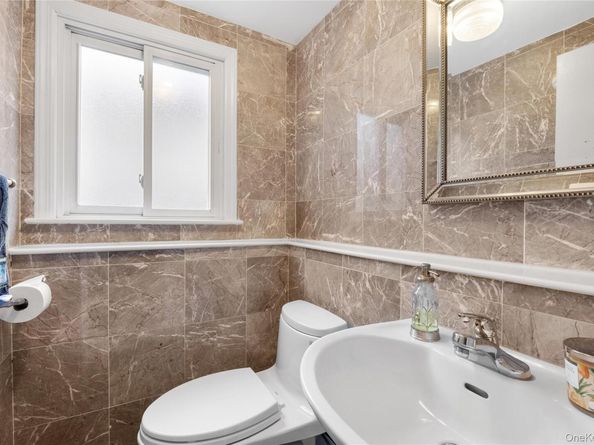 38 Lake Drive, Manhasset Hills NY 11040