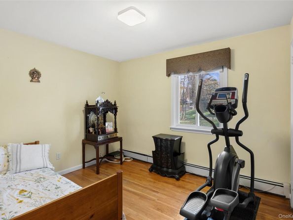 38 Lake Drive, Manhasset Hills NY 11040