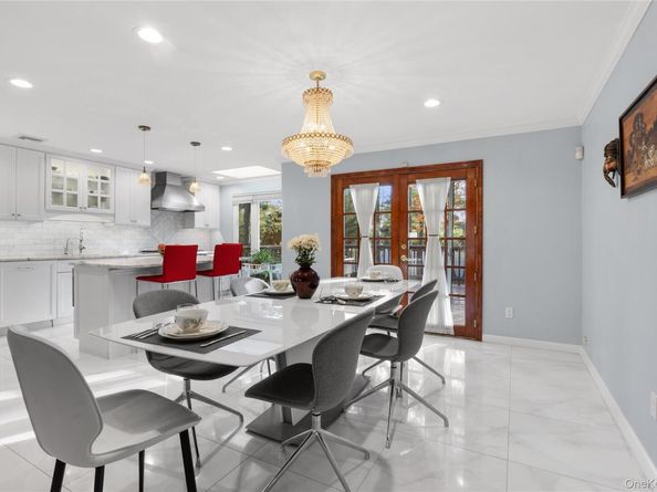 38 Lake Drive, Manhasset Hills NY 11040