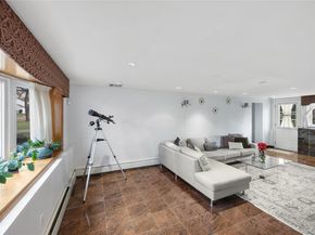 38 Lake Drive, Manhasset Hills NY 11040