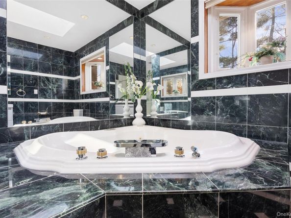 38 Lake Drive, Manhasset Hills NY 11040