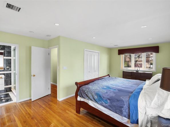 38 Lake Drive, Manhasset Hills NY 11040