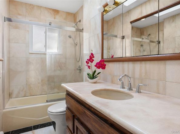 38 Lake Drive, Manhasset Hills NY 11040